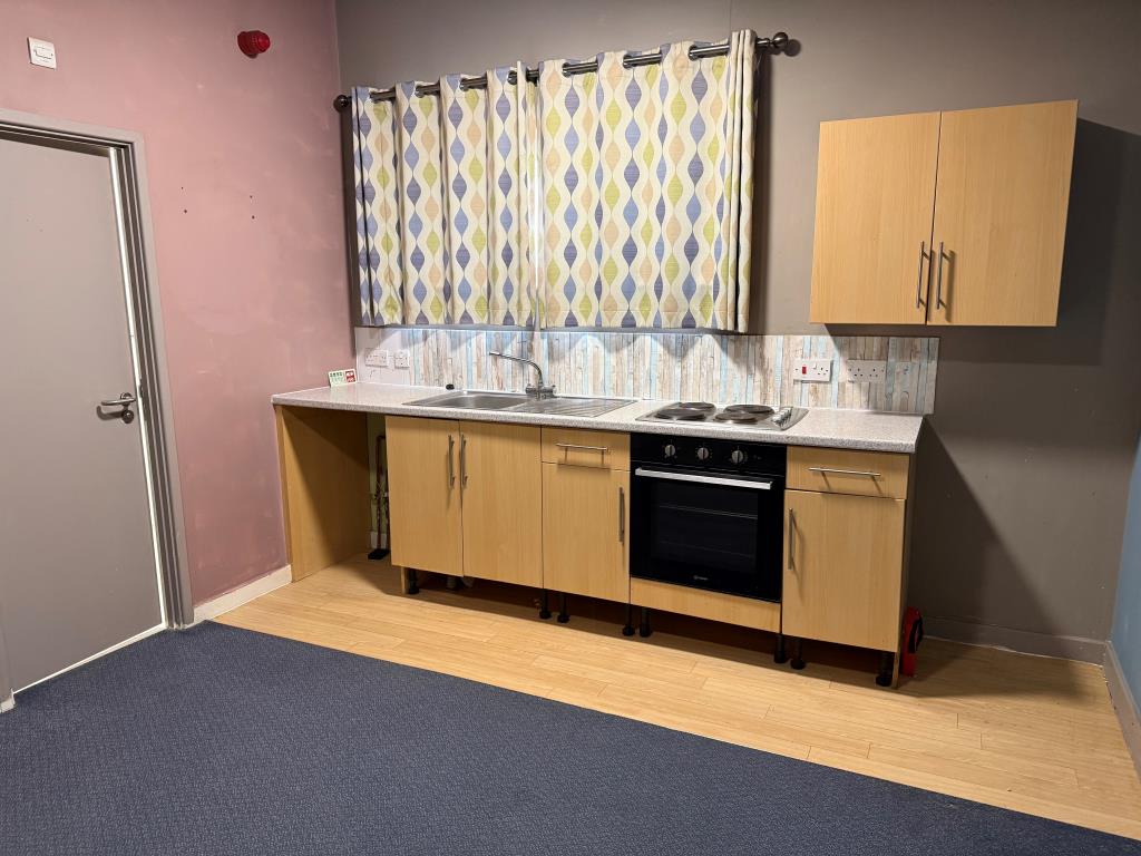 Lot: 77 - FORMER YOUTH HOSTEL IN ELEVATED LOCATION WITH POTENTIAL - Staff kitchen
